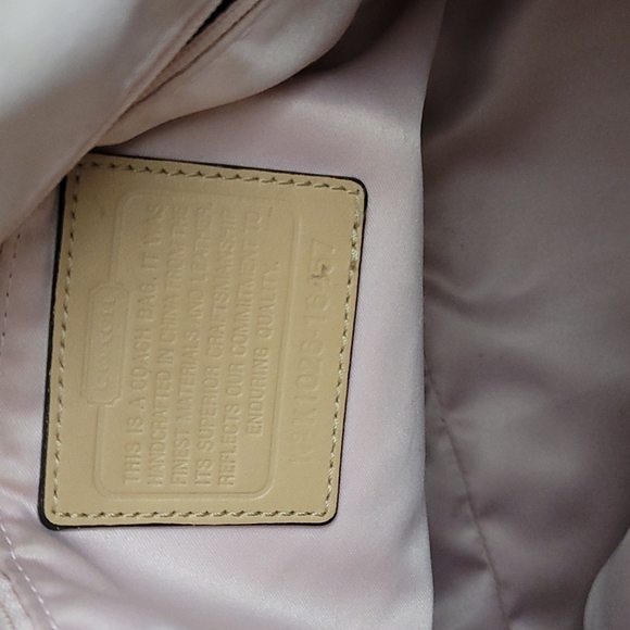 Coach leather purse. - Picture 2 of 11